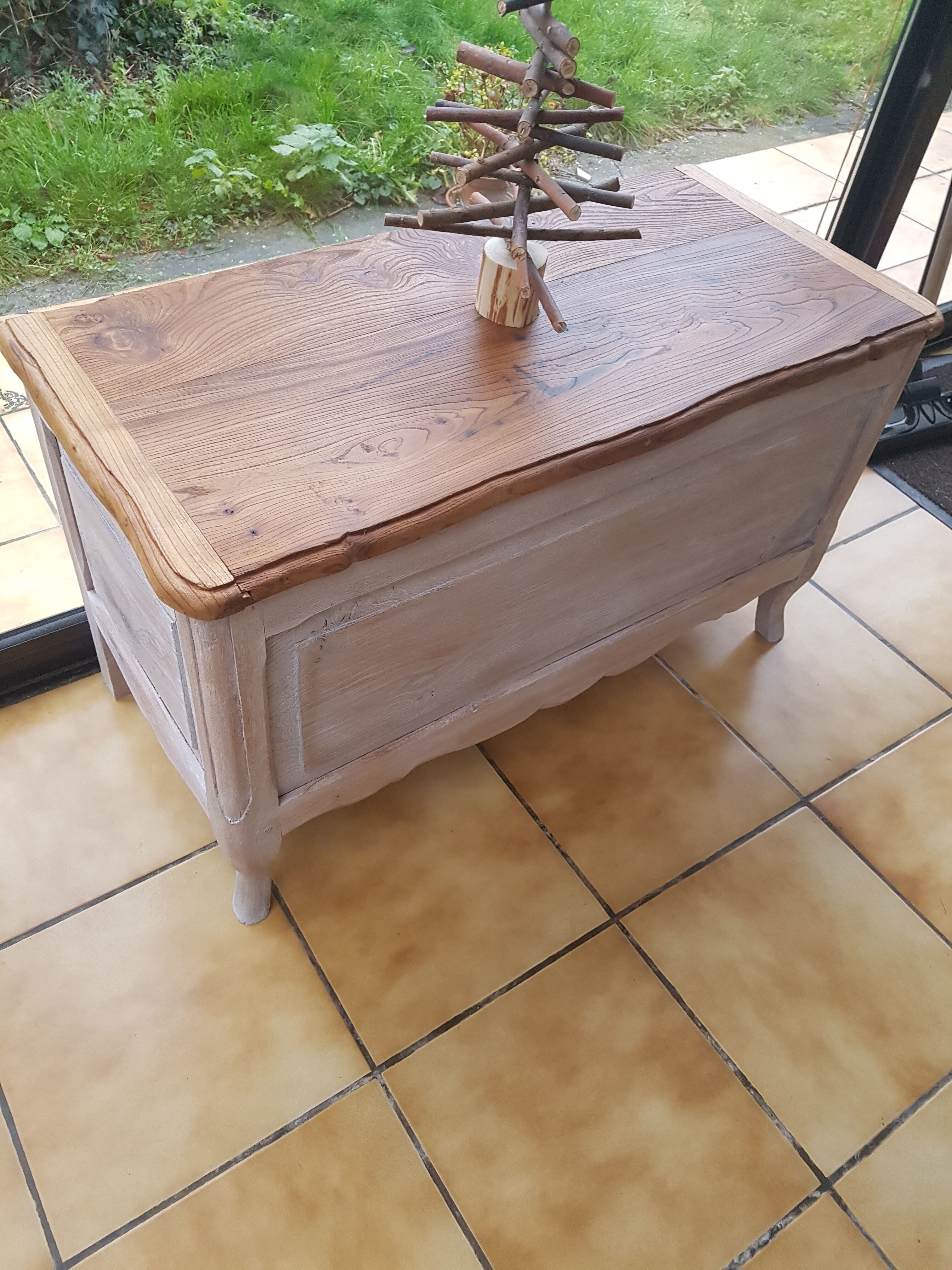 Raw wood/white chest