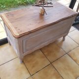 Raw wood/white chest
