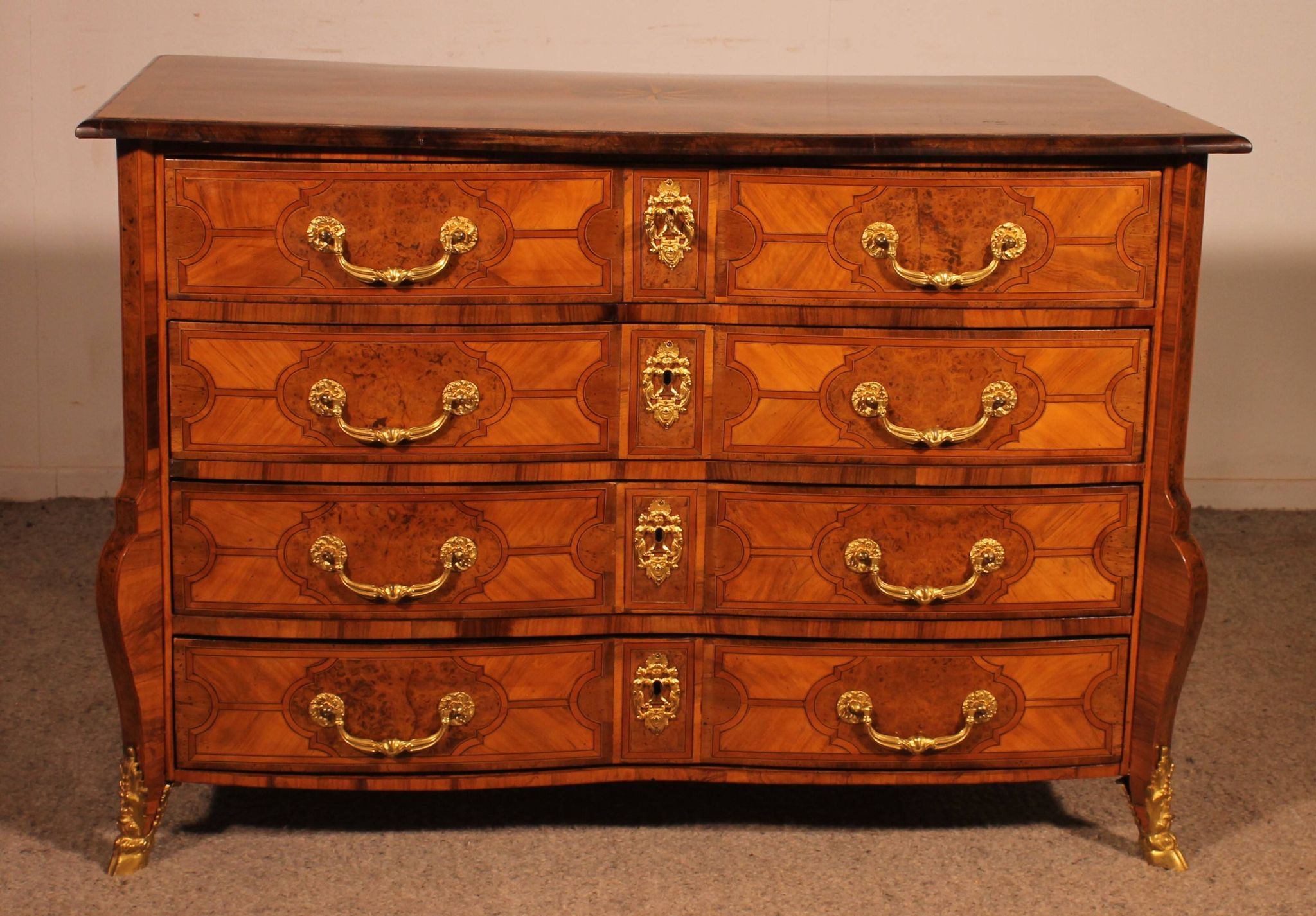 Mazarine chest of drawers from the early 18th century