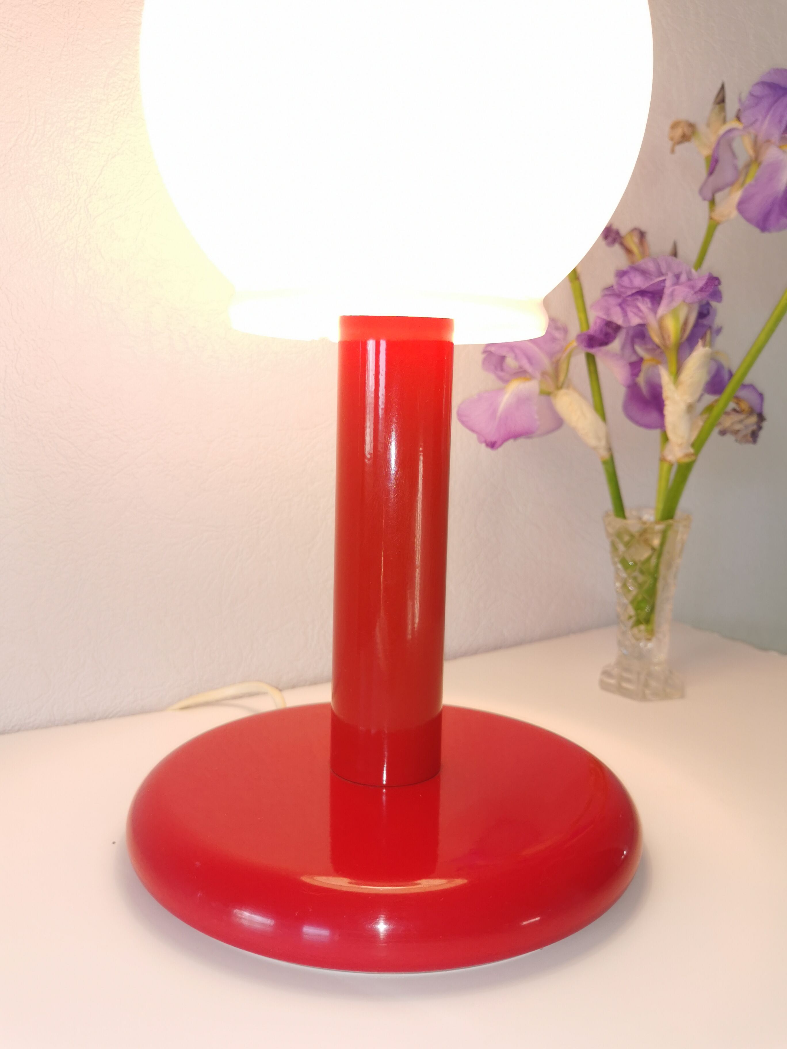 Mushroom lamp in lacquered steel and opaline, bubble gum, space age, 1970