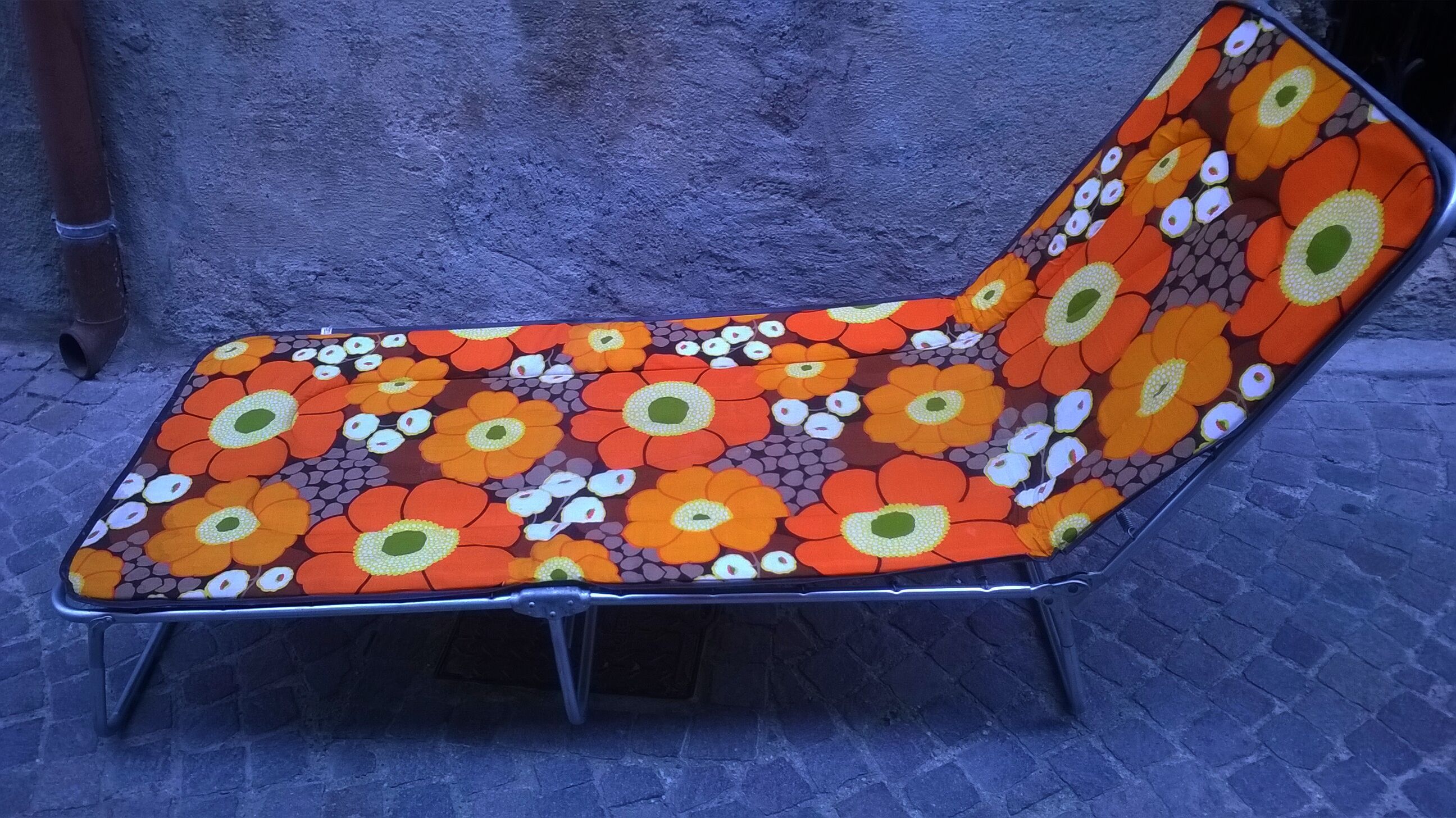 Bain de soleil transat vintage à fleurs 1970