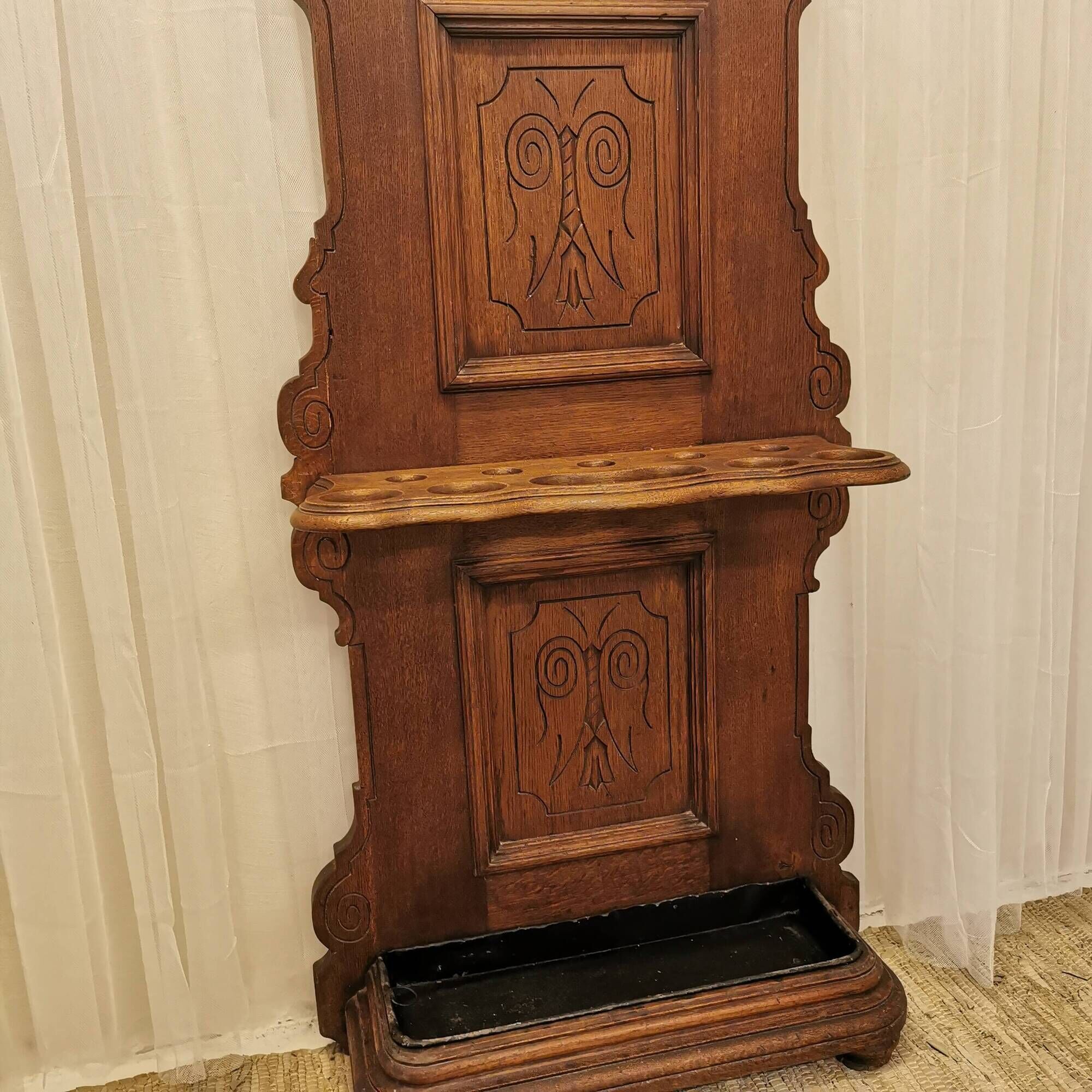 Oak cloakroom/coat rack with mirror