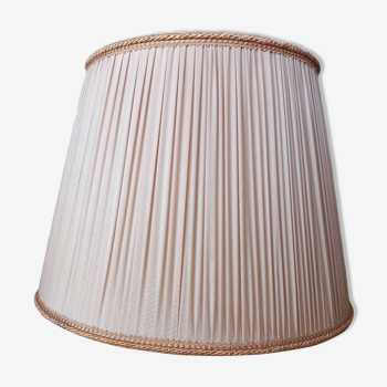 Pleated lampshade