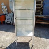 Ancienne vitrine de médecine