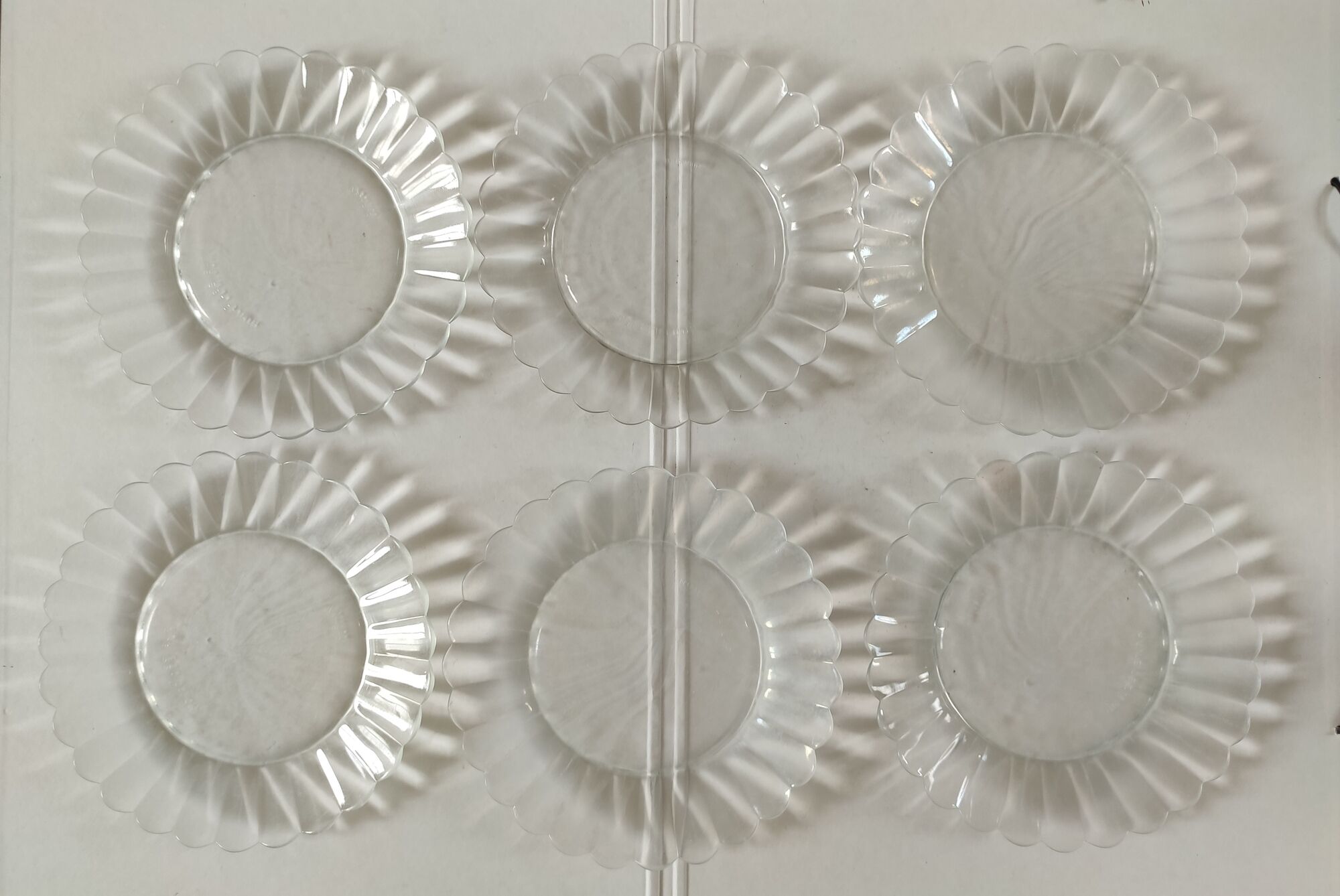 Lesieur daisy glass dessert plates