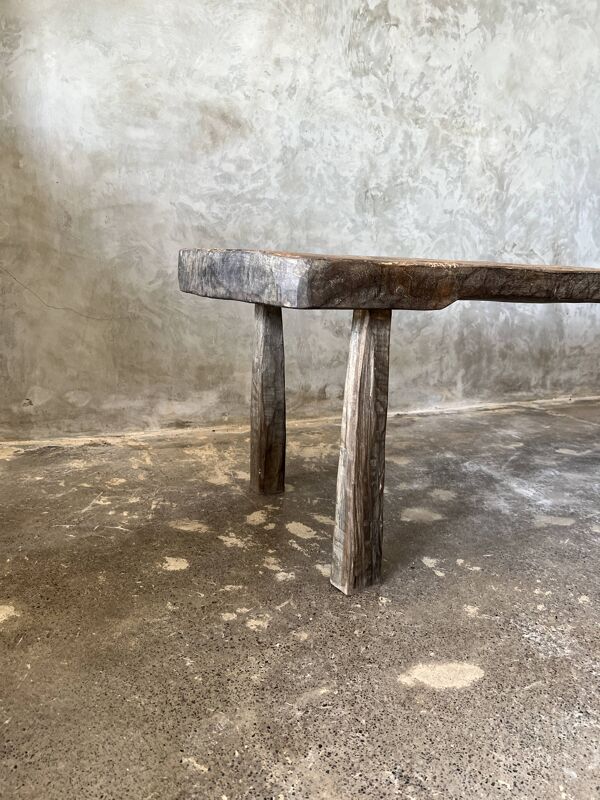 Grande table basse arrondie en teck asiatique ancien
