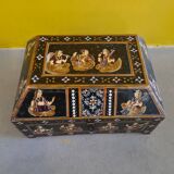 Anglo Indian Box With Painted Figures Of Musicians From The 1950s