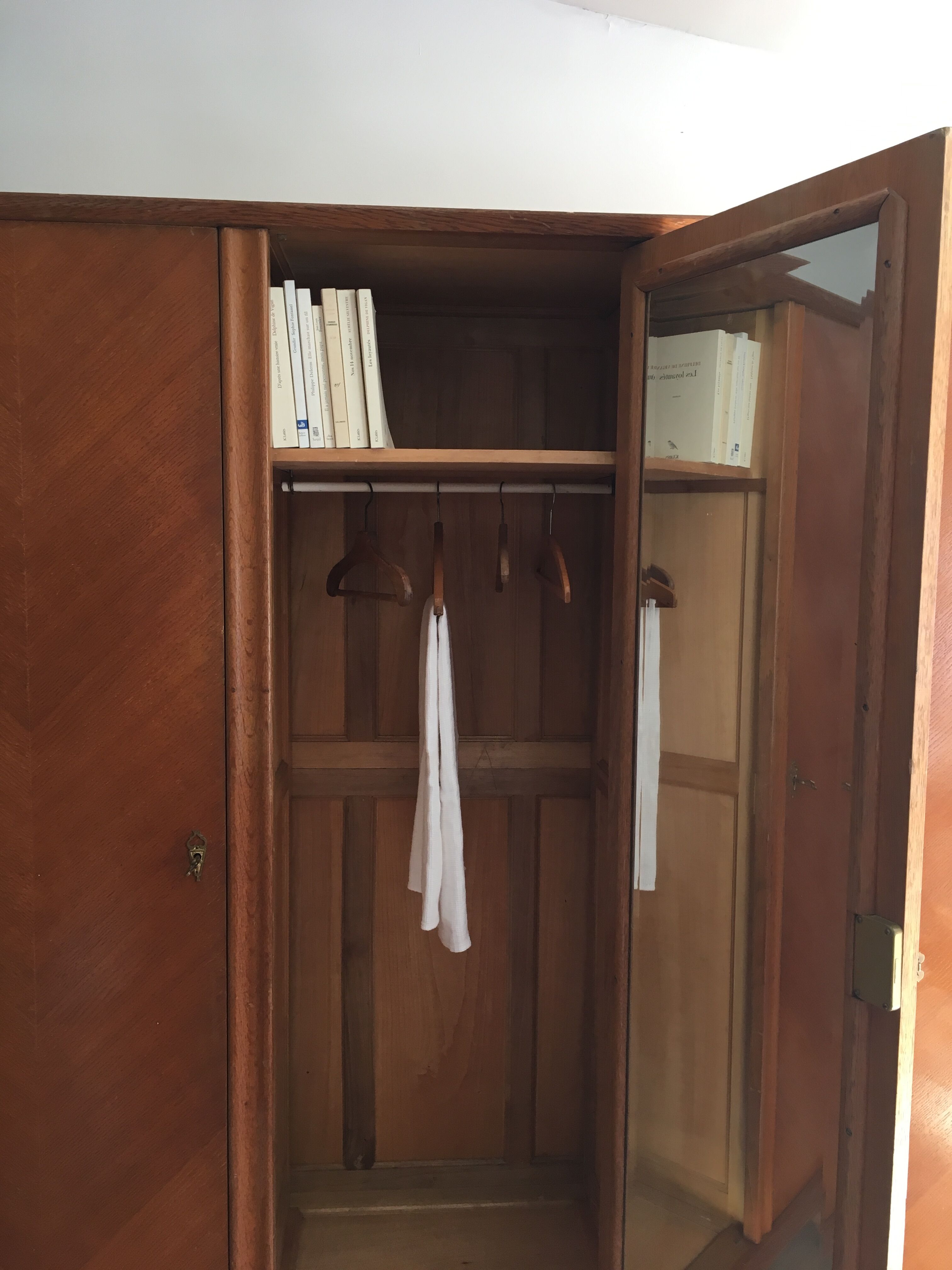 Vintage 3-doors cabinet with feet compass