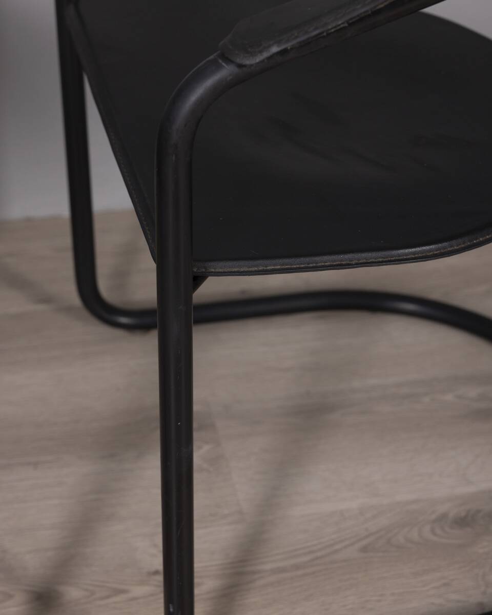 Paire de chaises "Canasta" en métal et cuir des années 1970 conçues par Arrben