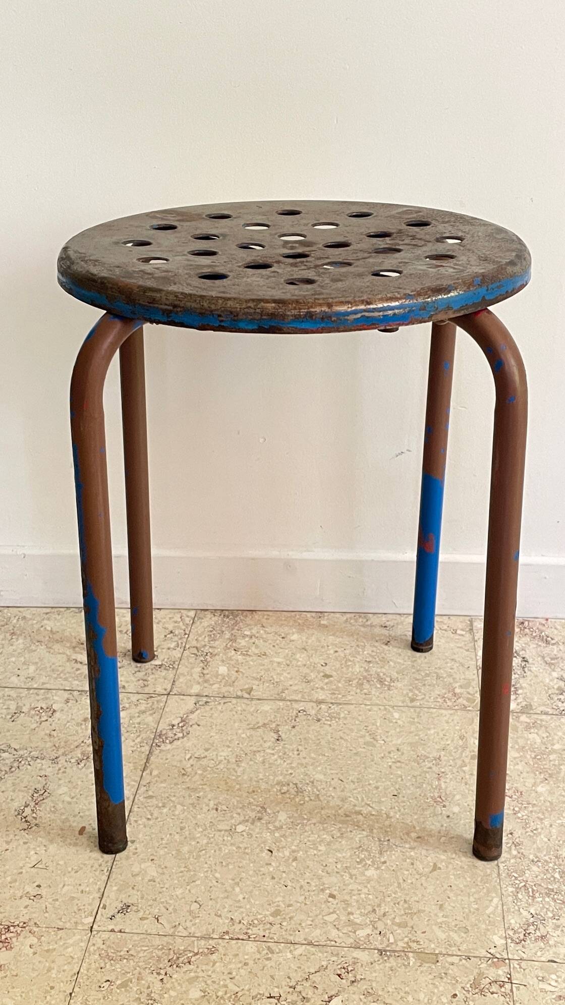 Tabouret industriel acier patiné vintage