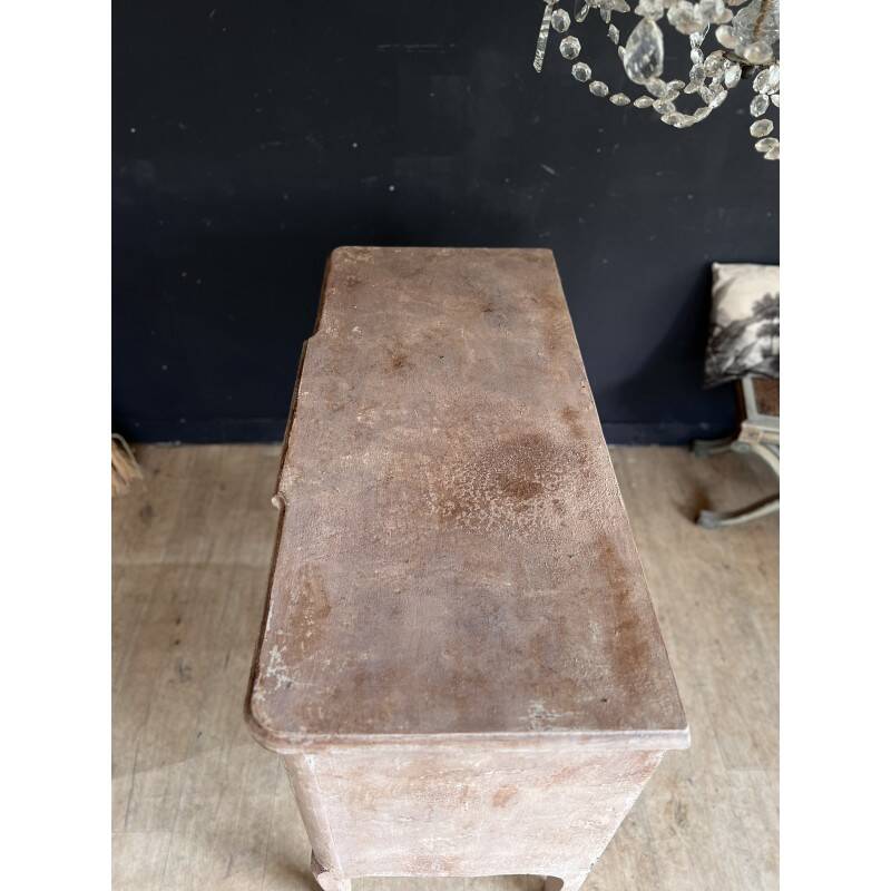 Distressed chest of drawers