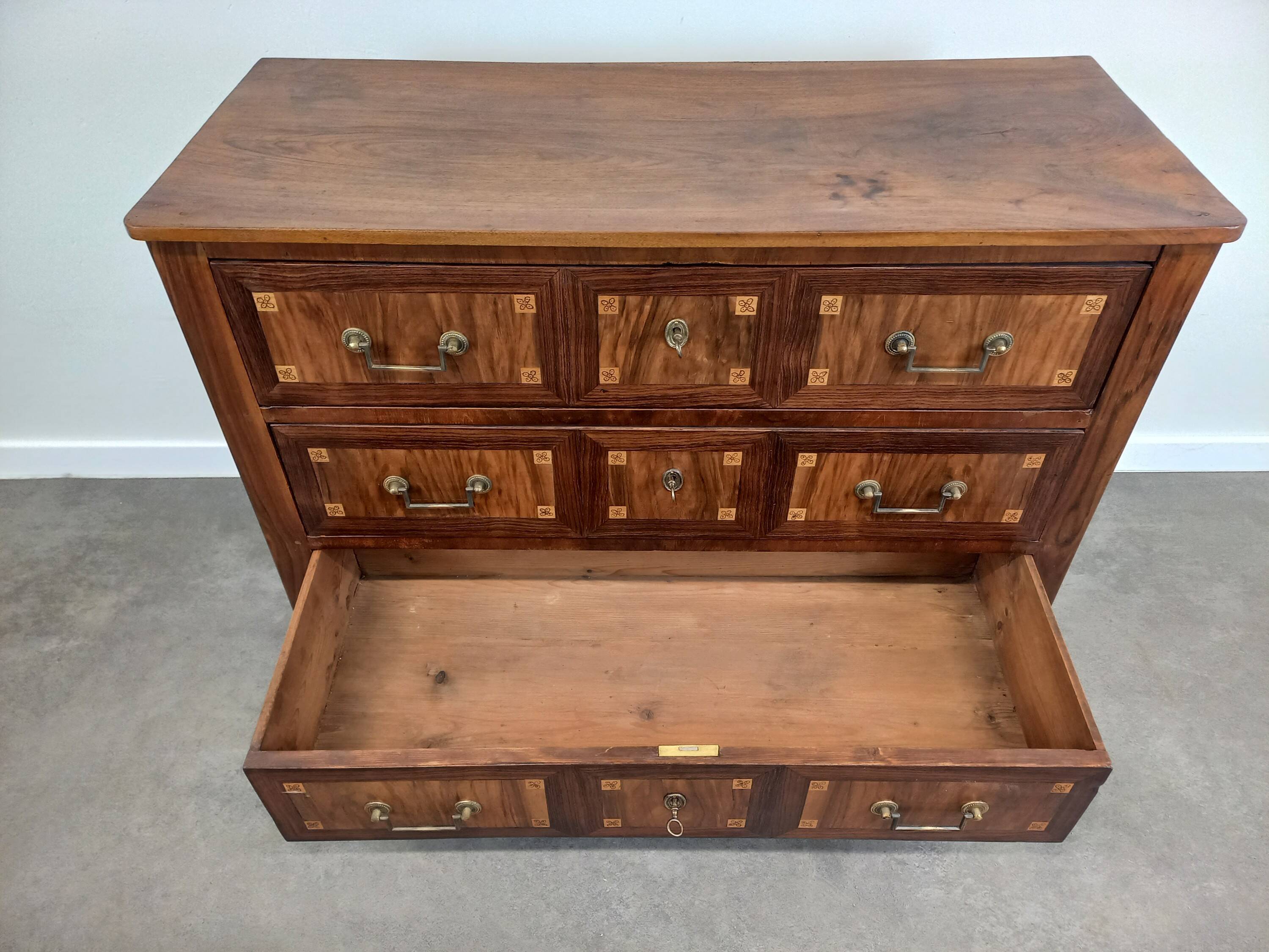 Commode de style Louis XVI