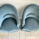 Paire de fauteuils crapauds en velours bleus
