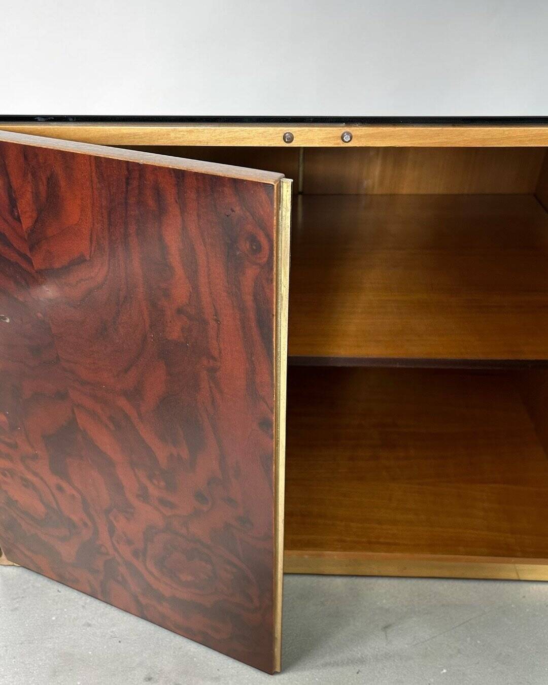 Dry bar in walnut and brass with a mirrored top, Italy 1970.