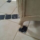 Distressed chest of drawers