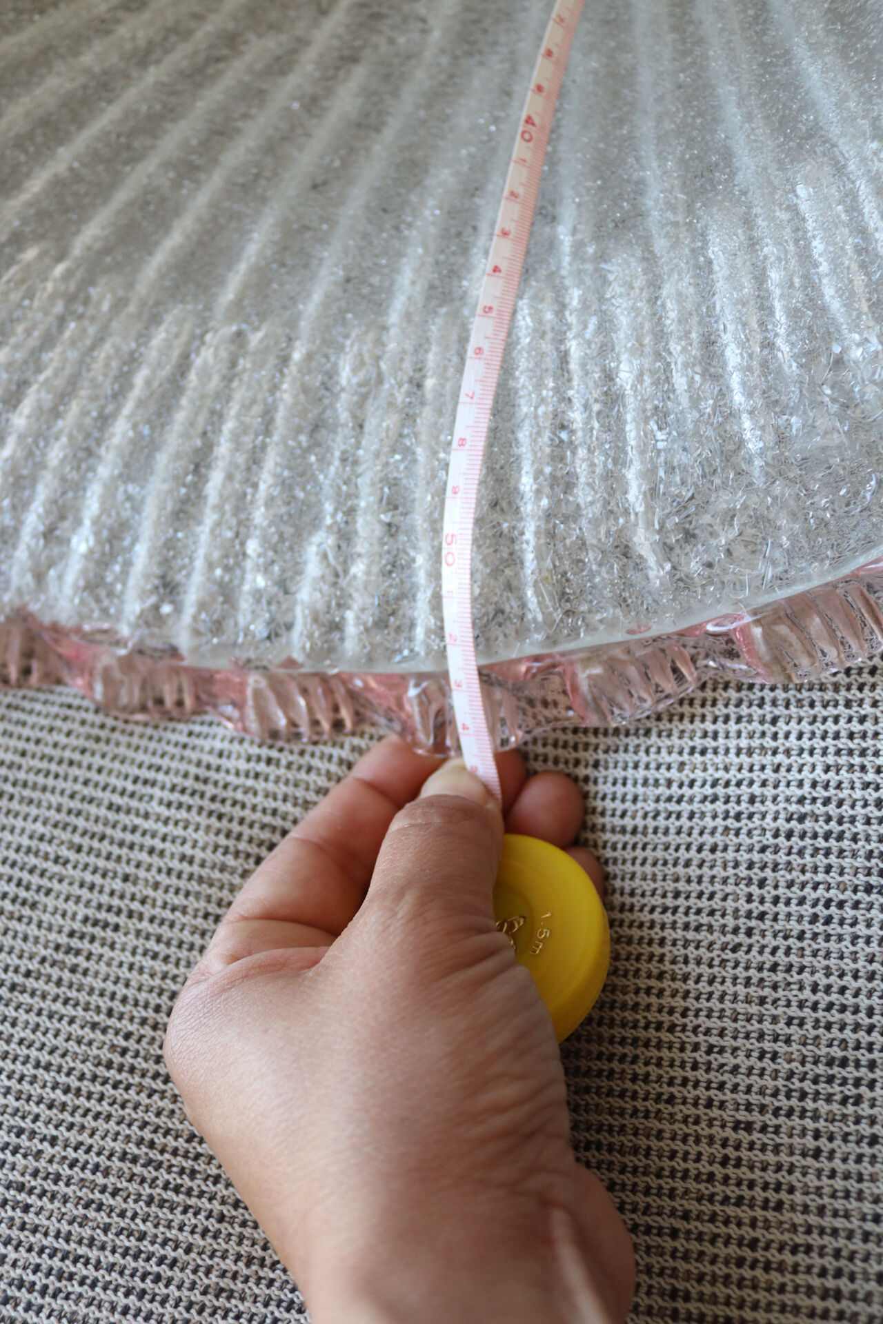 Large vintage Murano suspension in textured glass with a pink edge.