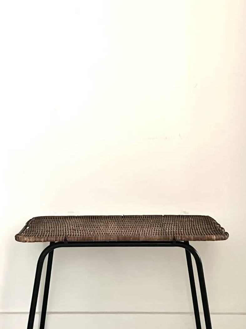 Vintage side table in black metal and wicker, 1950.