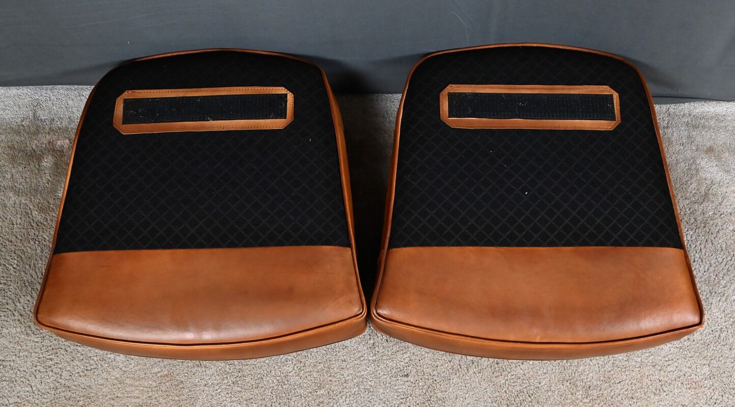 Paire de fauteuils club en cuir