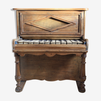 Ancien piano bois sculpté