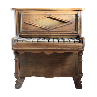 Ancien piano bois sculpté