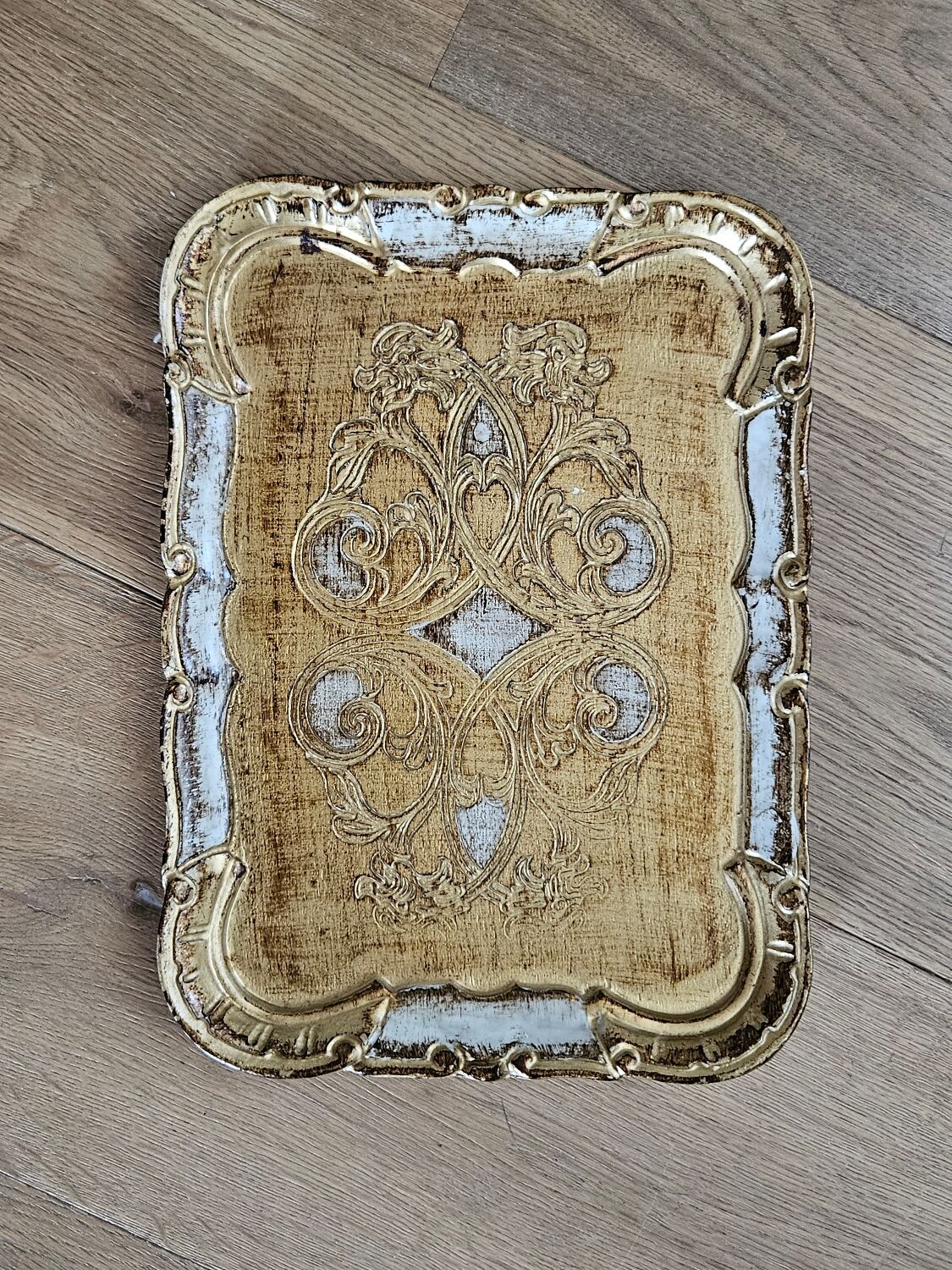 Florentine gilded wooden top