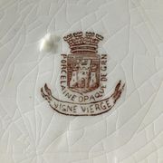 4 Flat plates in opaque porcelain from Gien "Virgin vine"