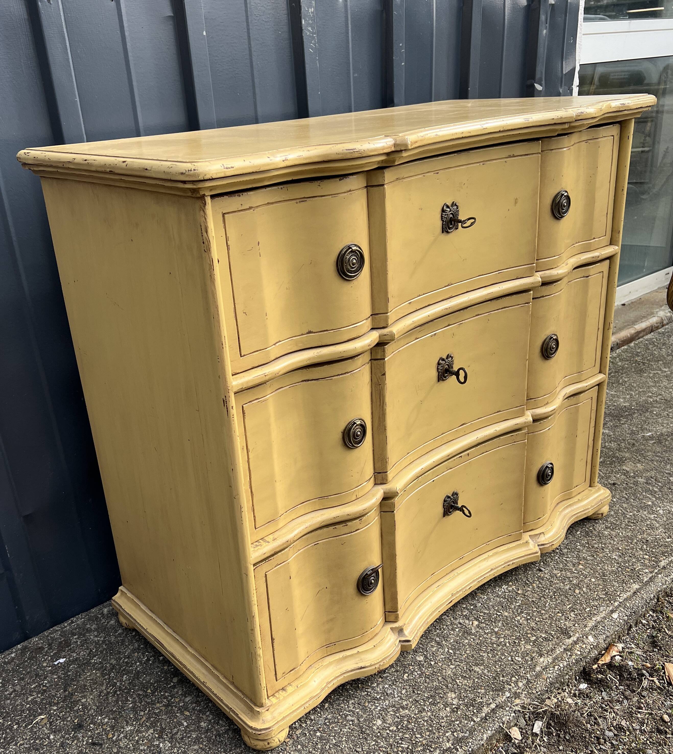 Chest of drawers with three moving drawers