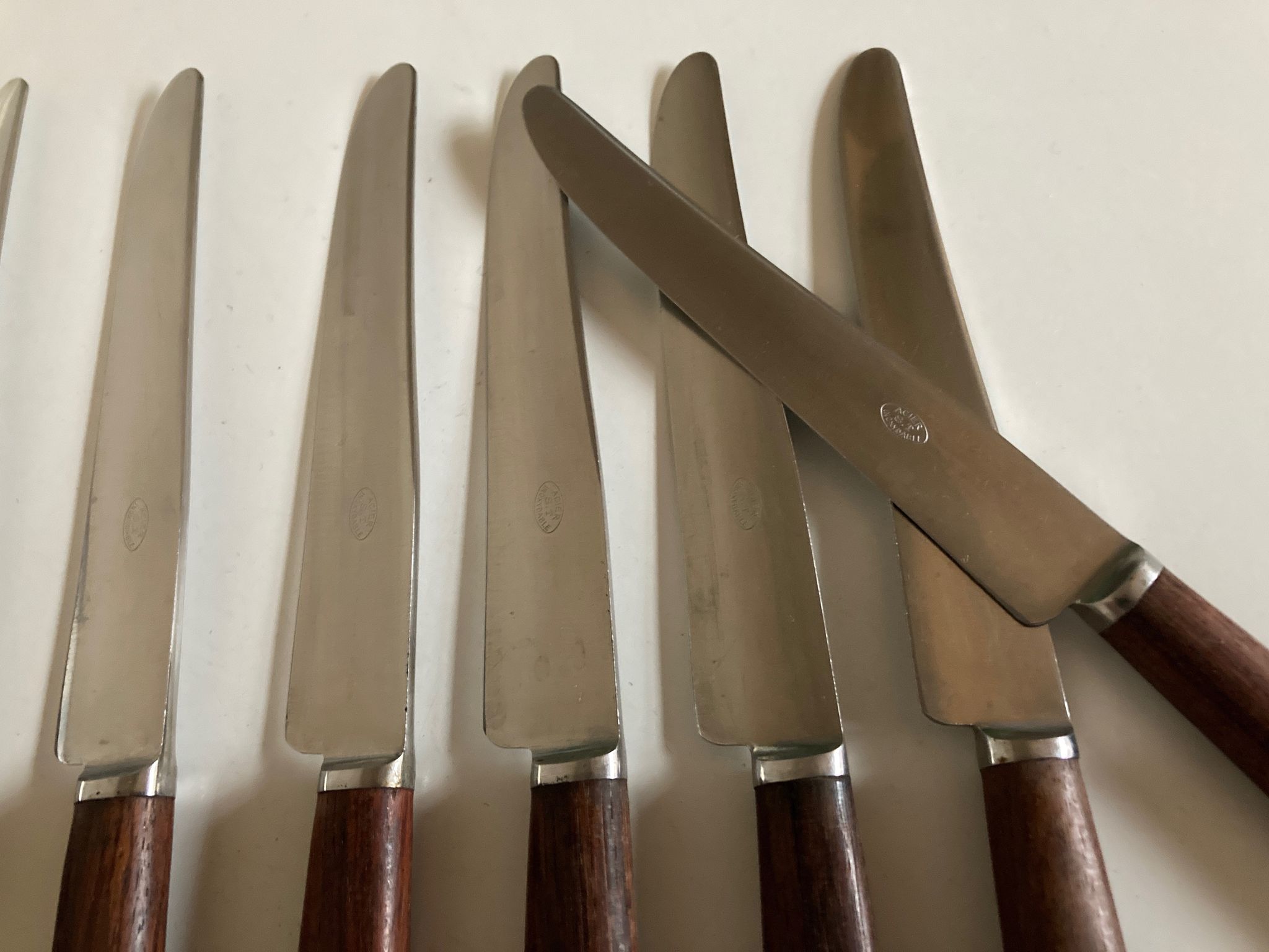 Set de 9 couteaux à manche de bois de palissandre mid century