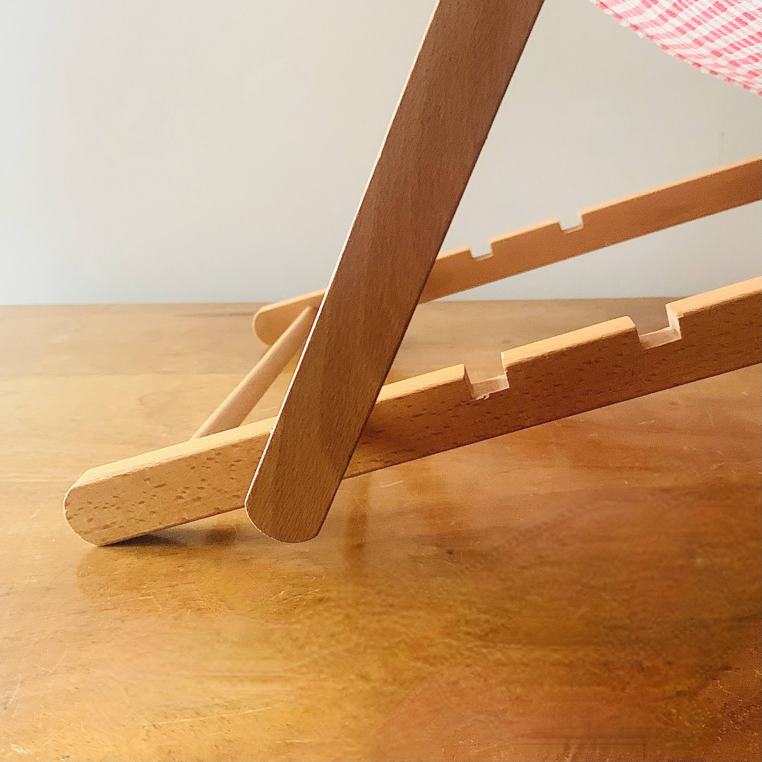 Chilienne en bois vintage pour poupée