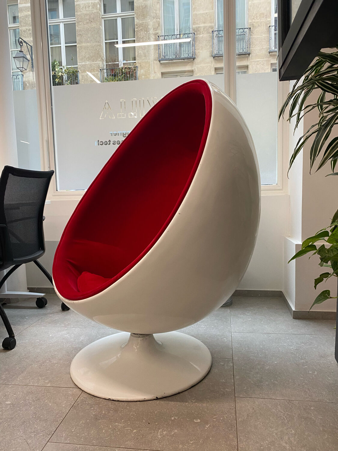 Egg armchair