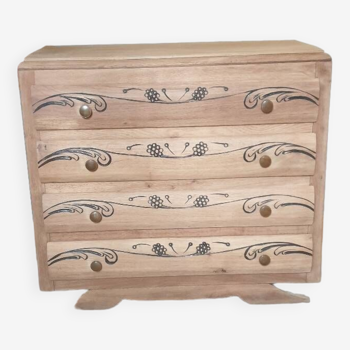 Oak chest of drawers