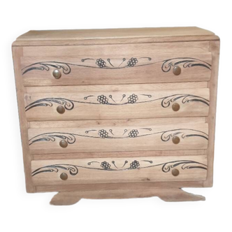 Oak chest of drawers