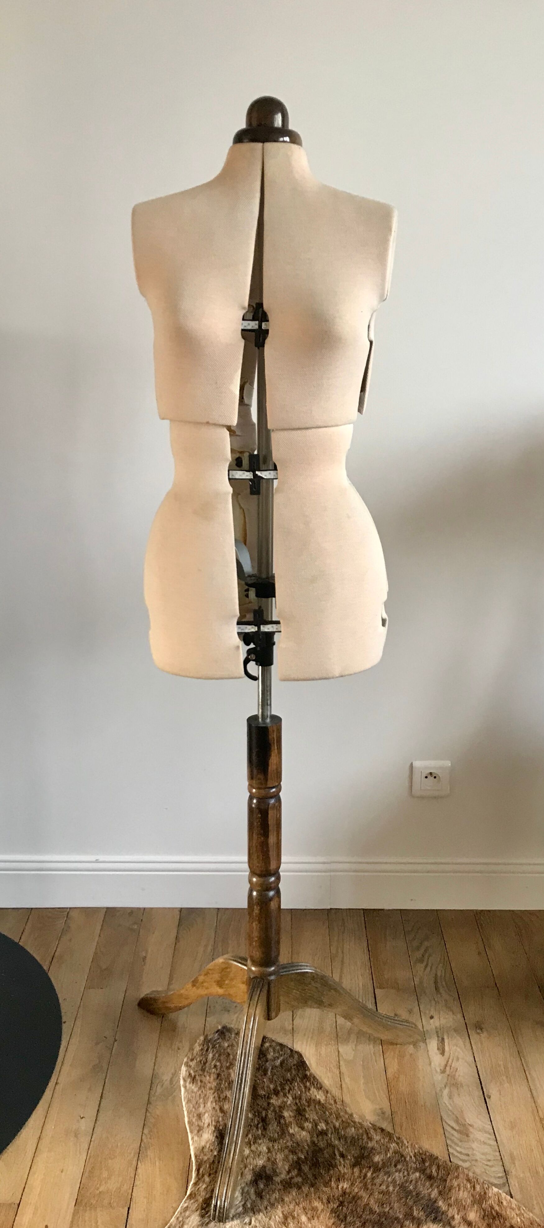Wooden mannequin and fabric 70s