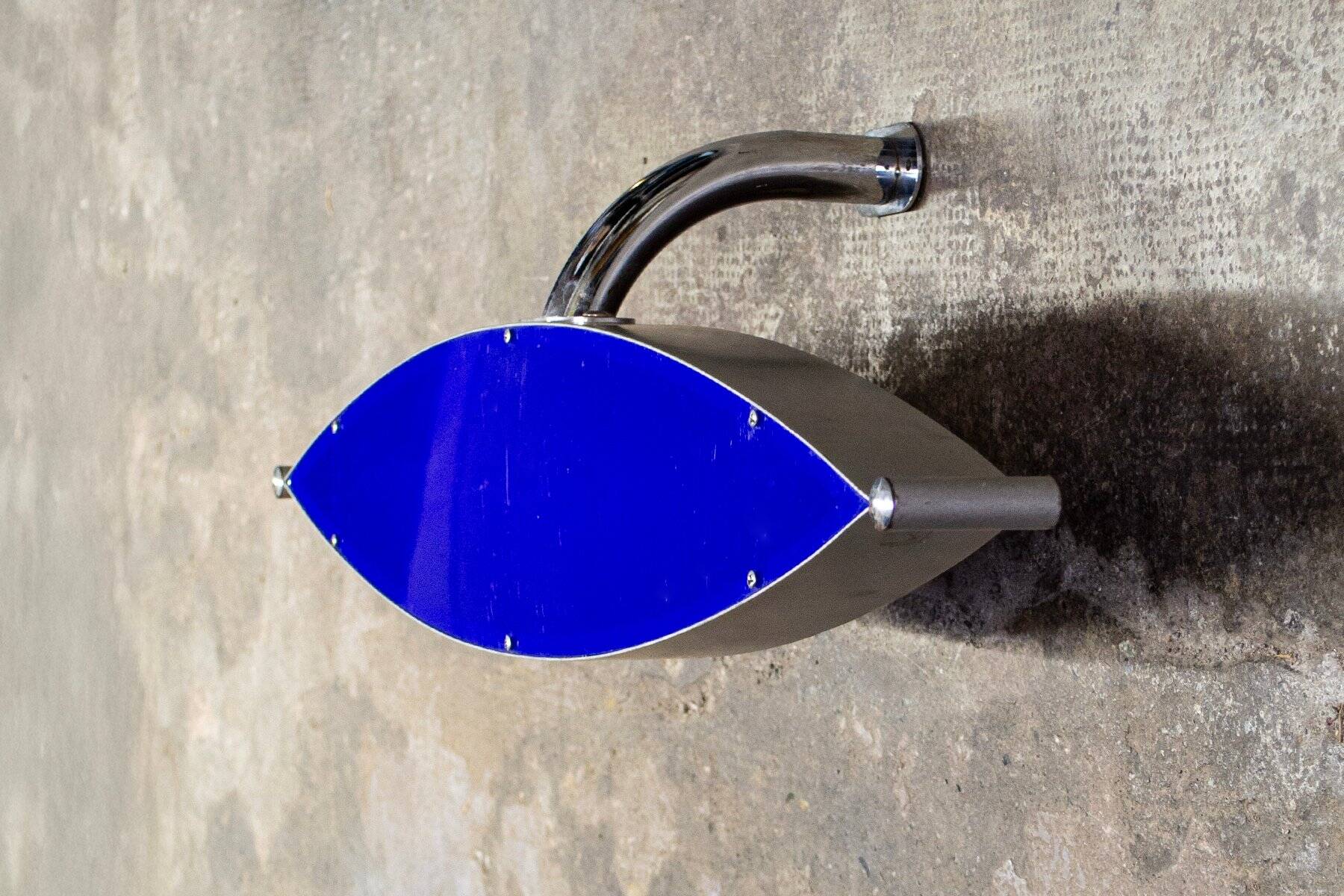 2 appliques en métal et plexiglas bleu, 1980