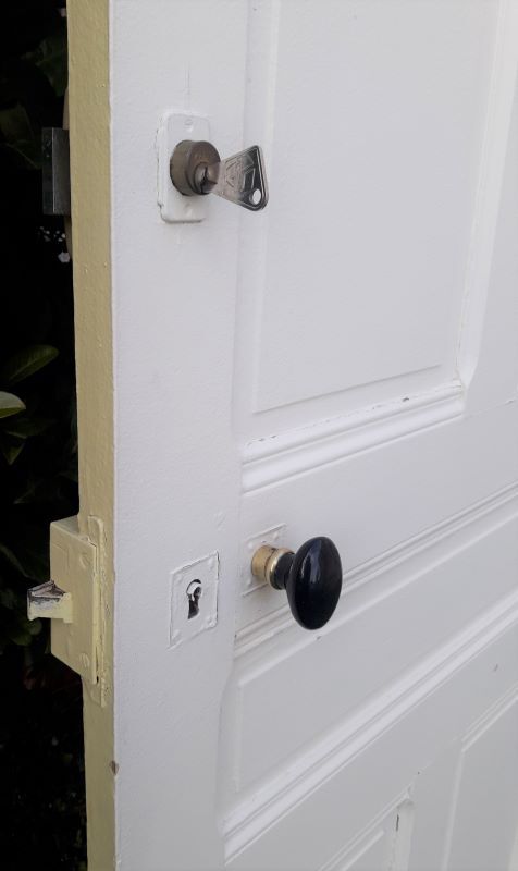 Communication door 82,5x216,8cm old molded