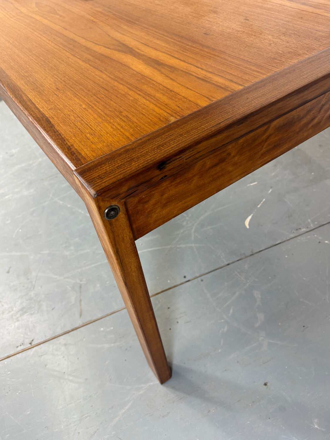 Grande table à manger en teck de style danois du milieu du siècle, années 1960