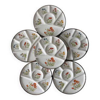 6 flat plates with floral decoration compartments.