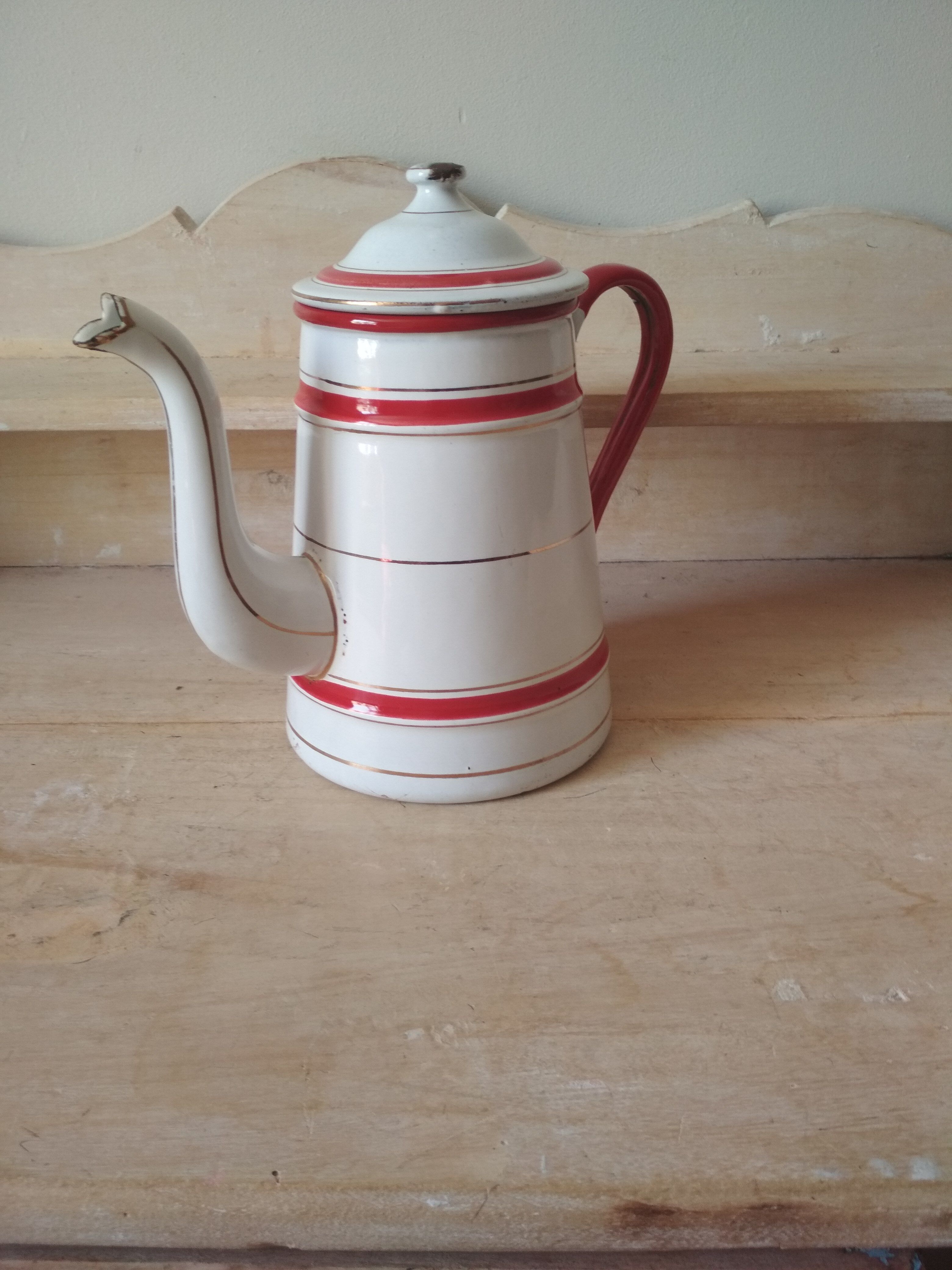 Red and white enamelled metal coffee maker