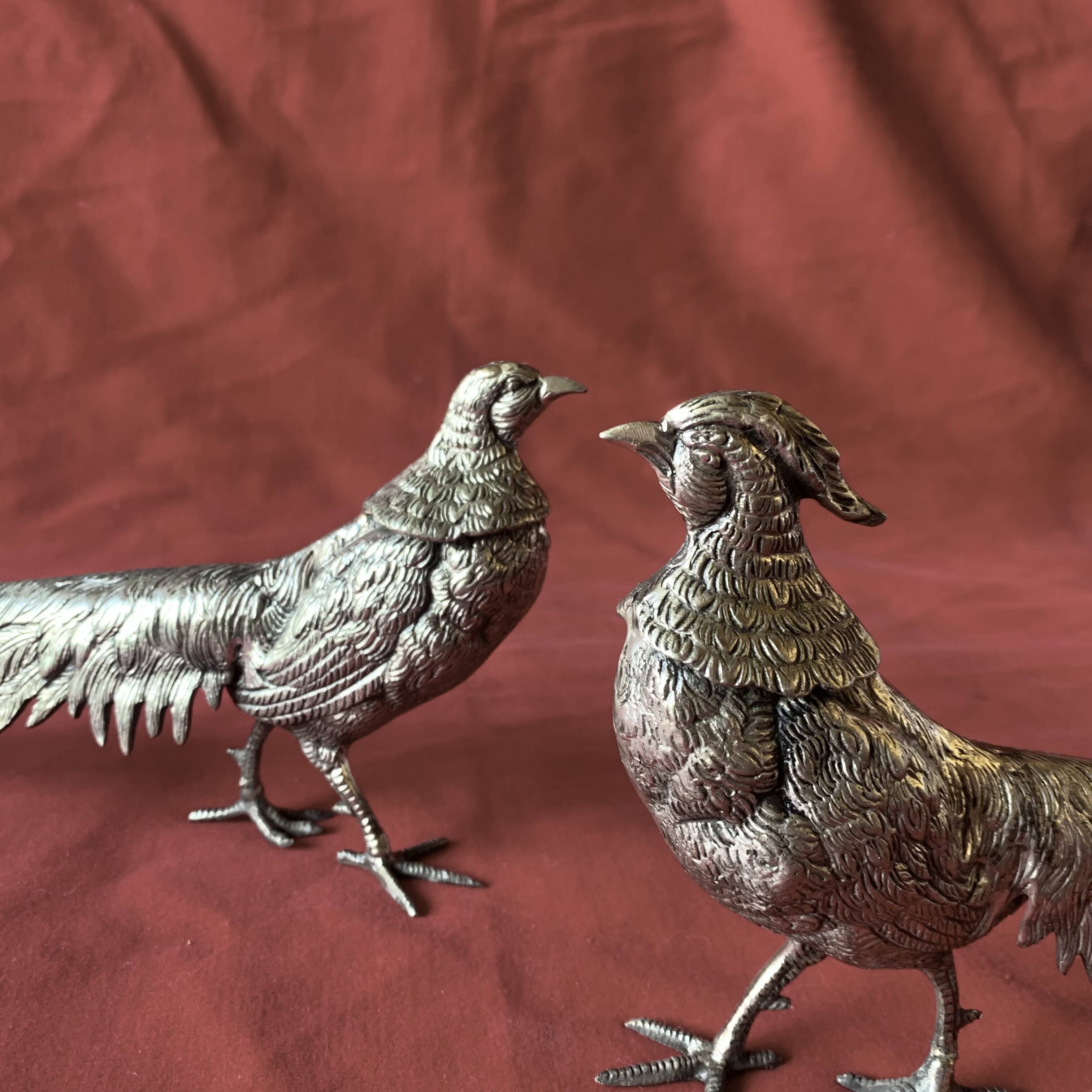 Couple de faisans décoratifs en métal argenté
