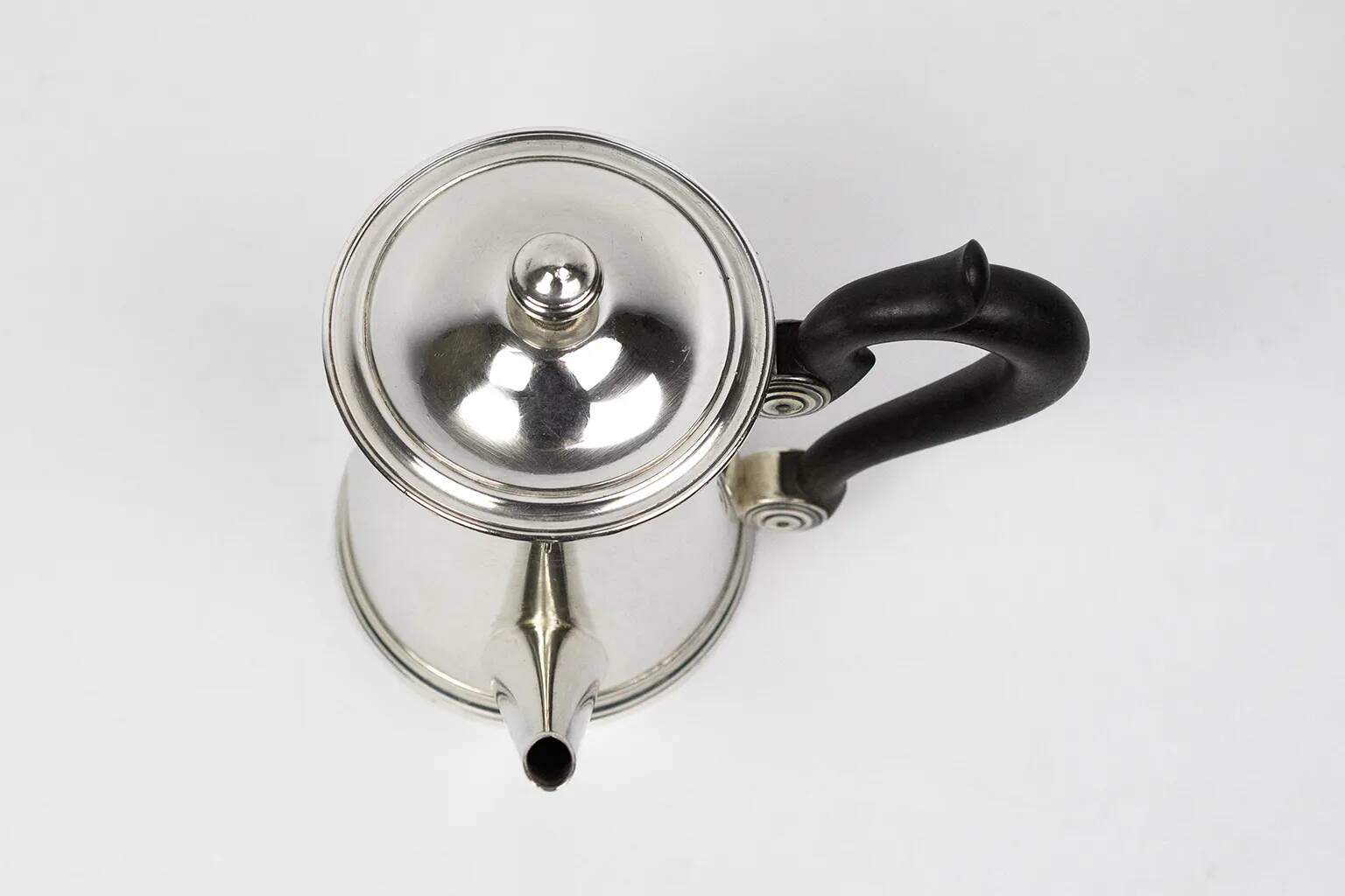 Christofle teapot in silver-plated metal, with a blackened wood handle — late 19th century, early 20th century.