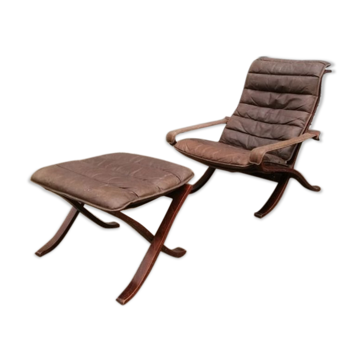 Leather siesta chair by Ingmar Relling and rests foot