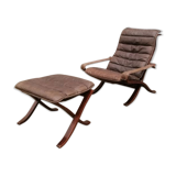 Leather siesta chair by Ingmar Relling and rests foot