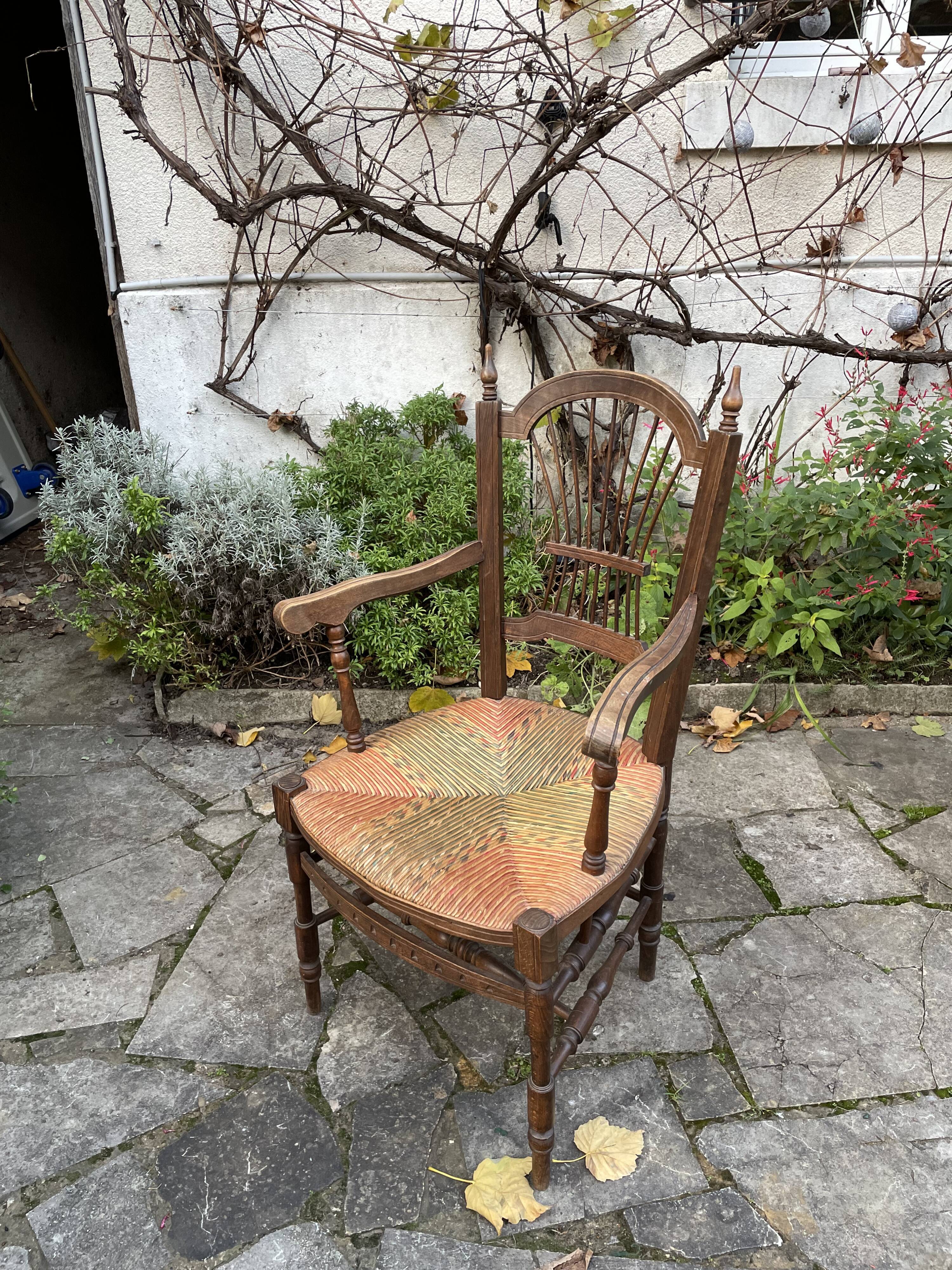 Mulched wooden armchair