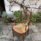 Mulched wooden armchair