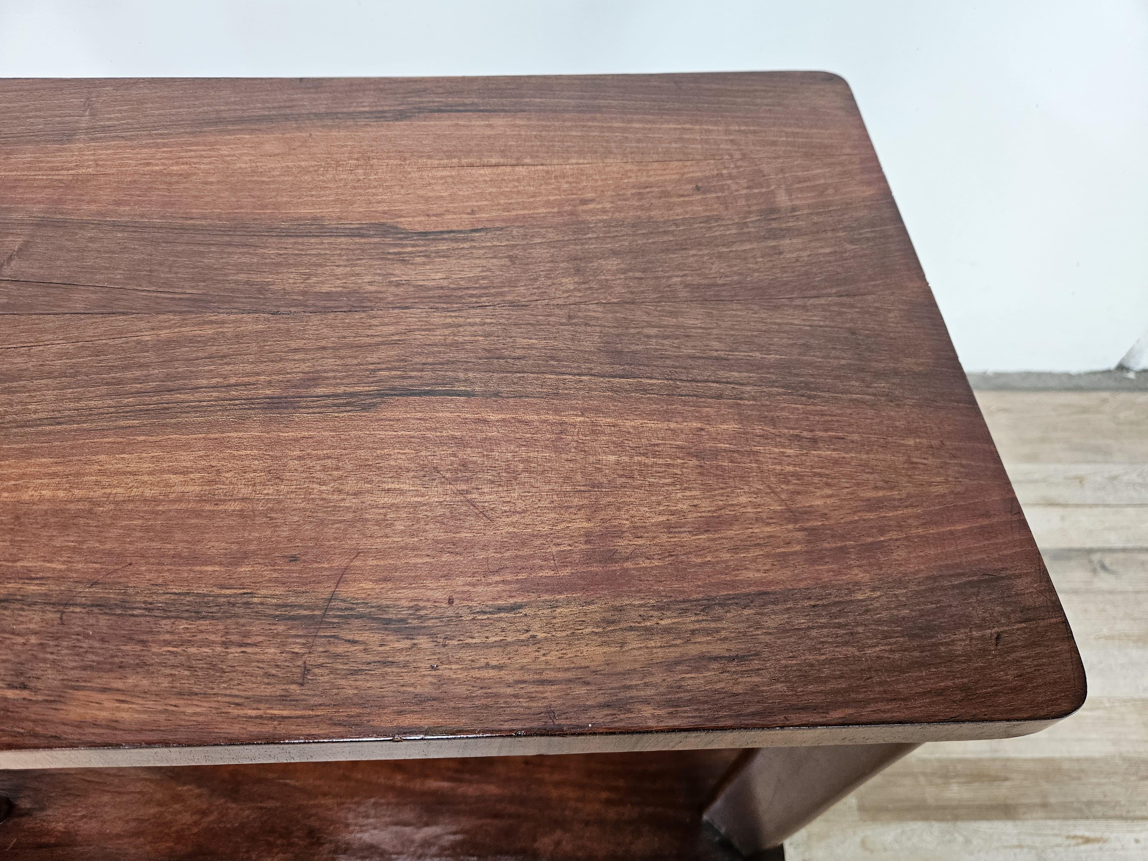 1950s Art Decò walnut coffee table