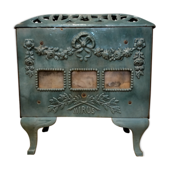 Enamelled cast iron stove
