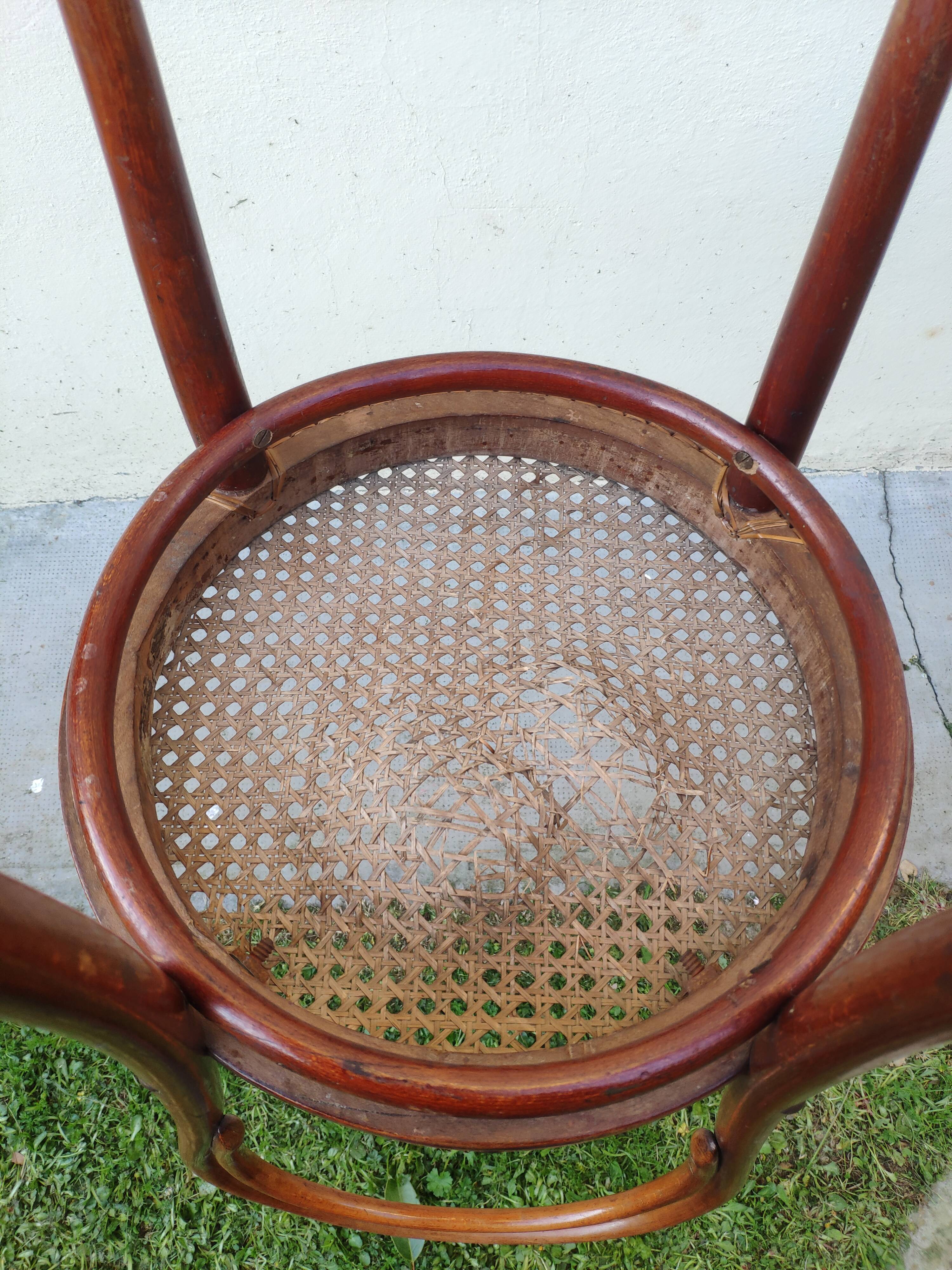 Pair of chairs Thonet n.  14 from 1861-1865, marked with a 1A label and a sun print