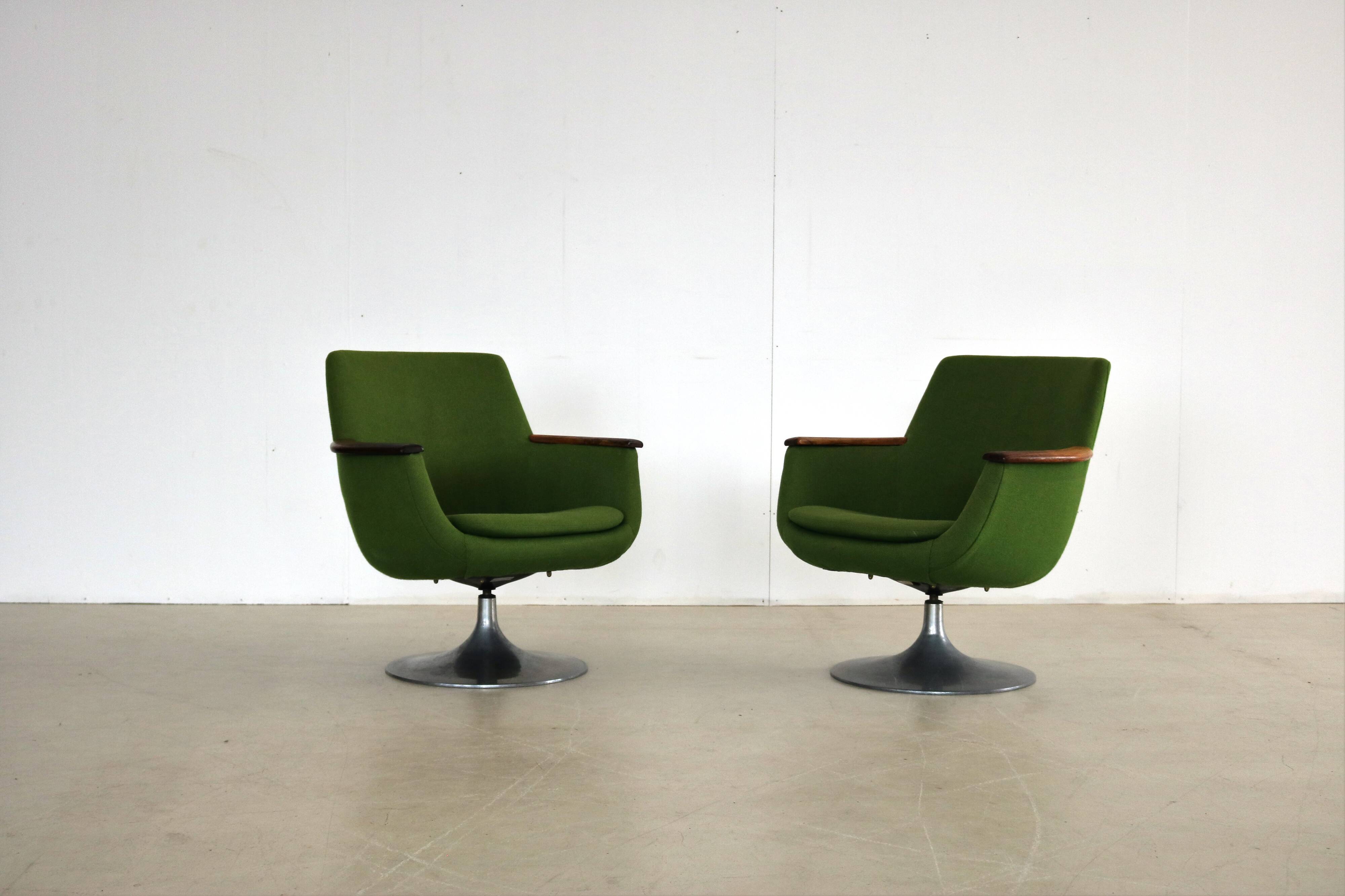 vintage swivel amchairs Hong Stole Fabrik