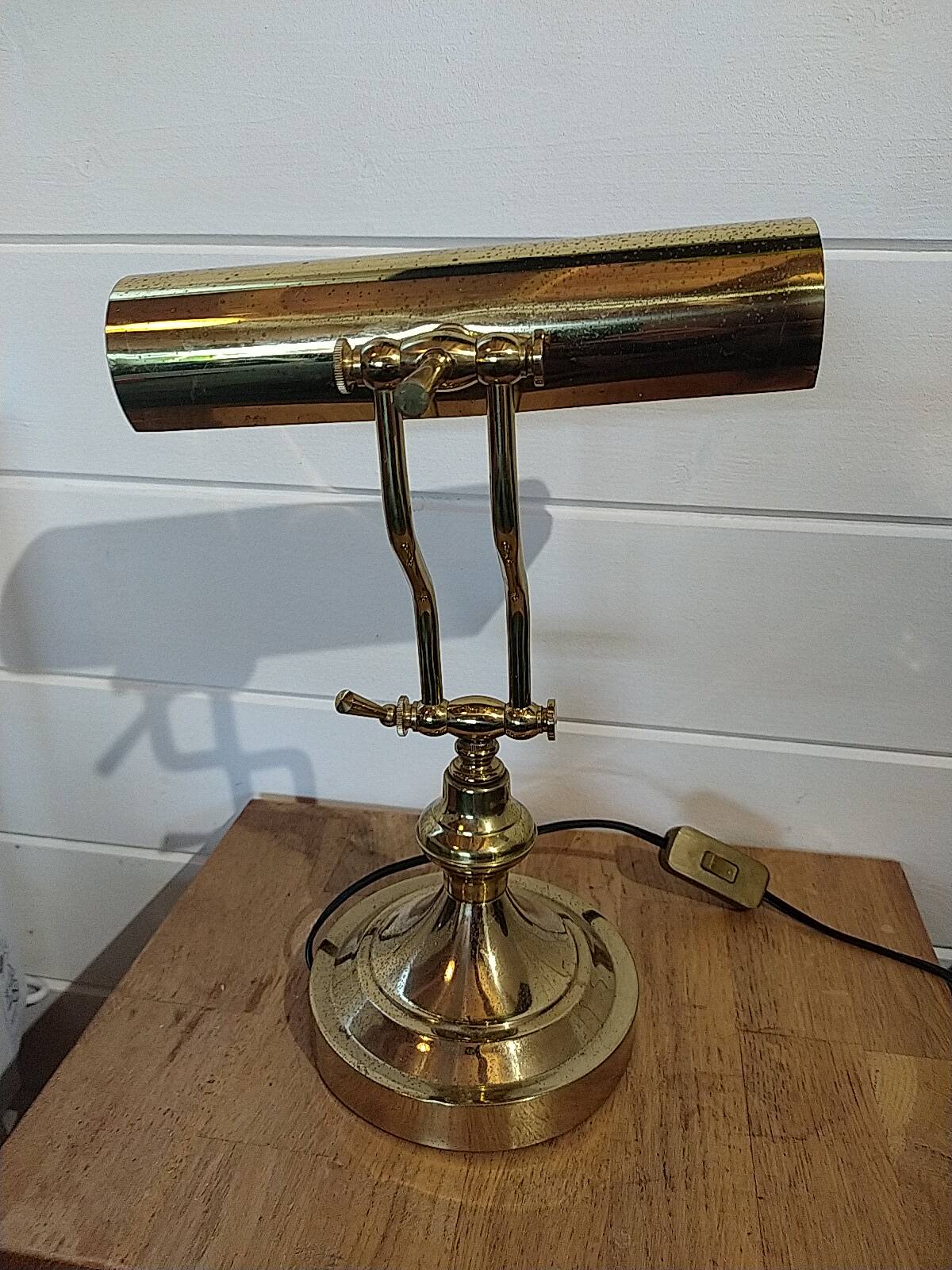 Notary or banker lamp.