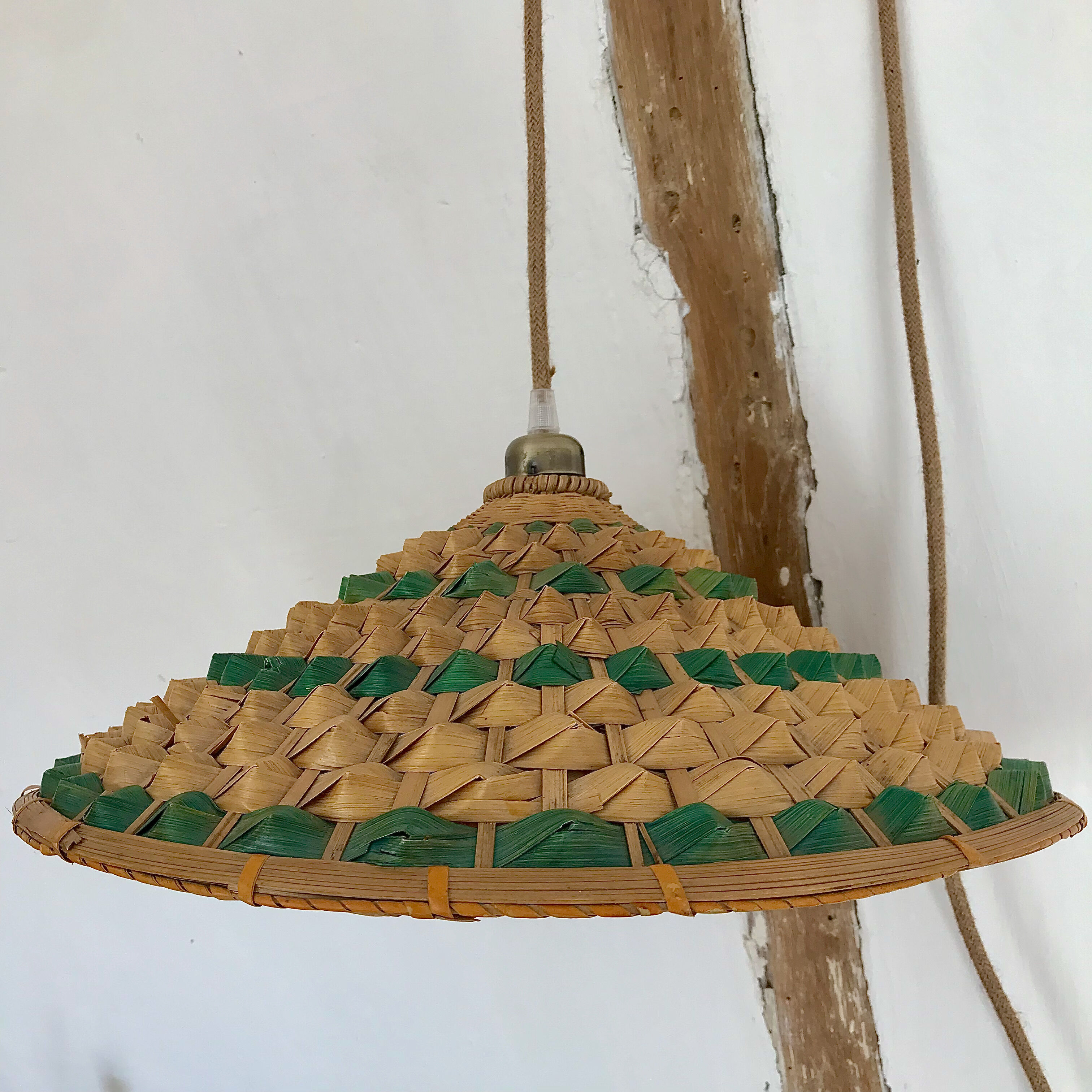 Japanese straw hat pendant lamp